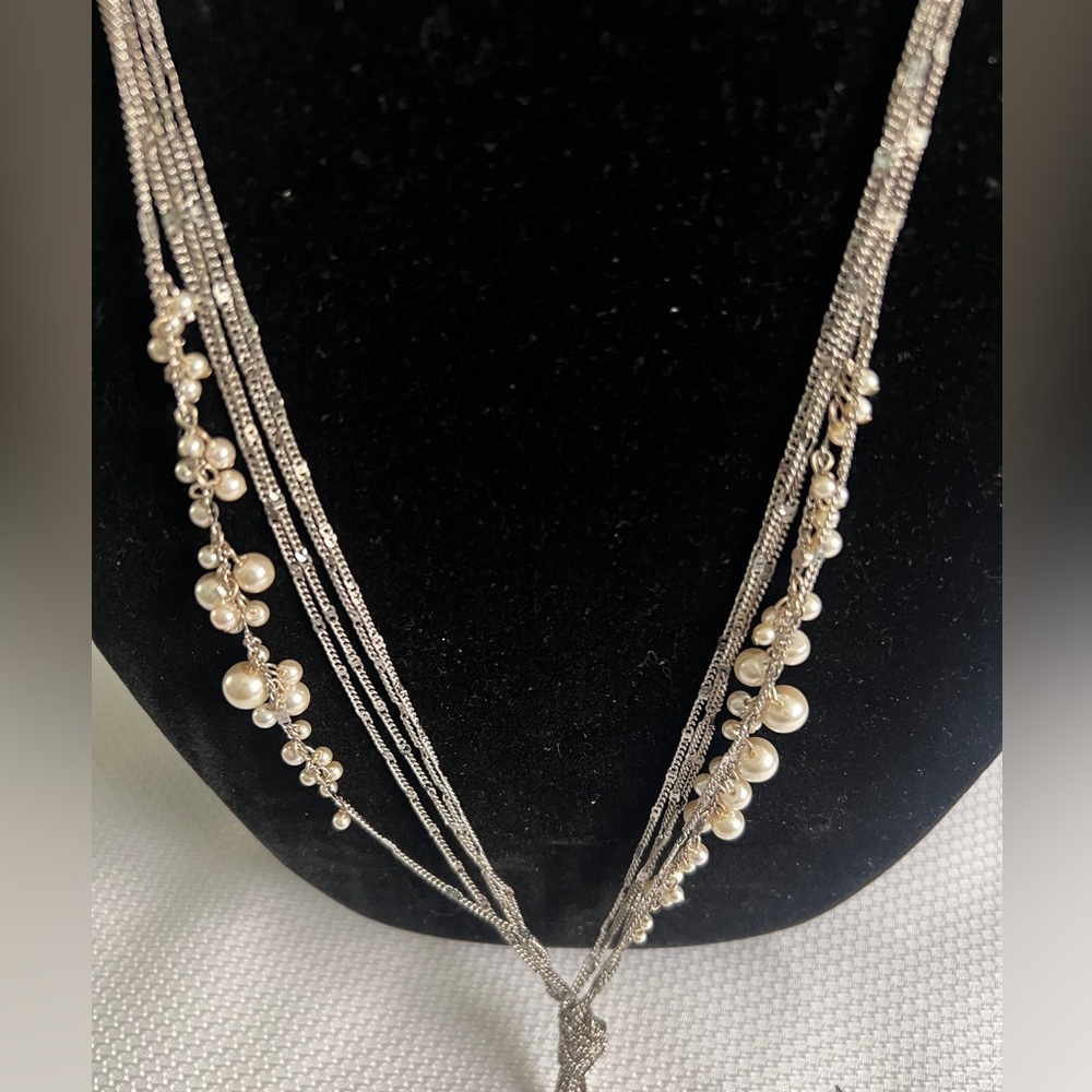 Simply Vera Elegant Silver and Pearl Necklace. 23 inches